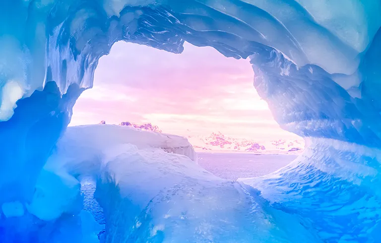 Northern Lights & Snow Hotel